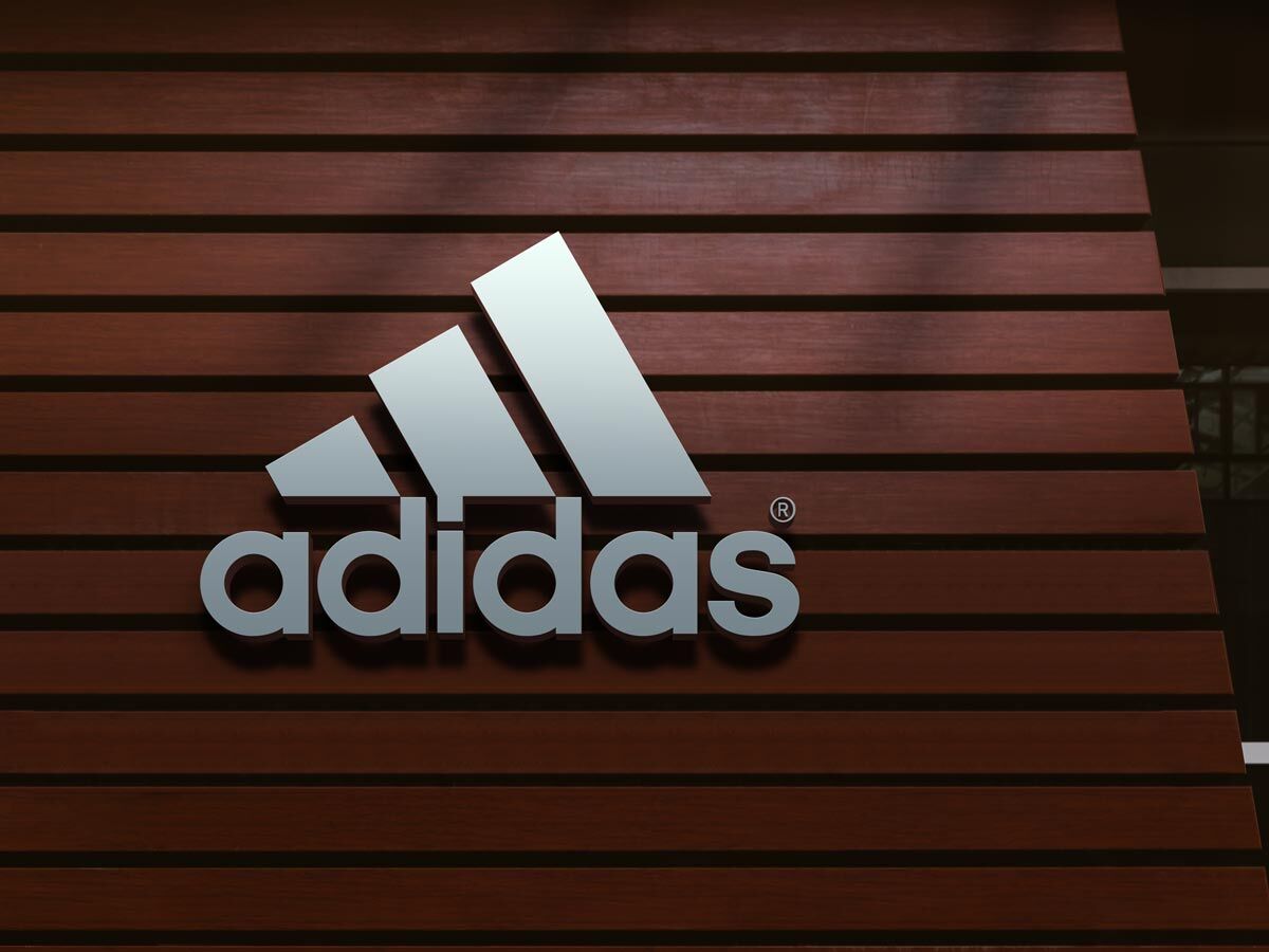 Studio Bold Logo Design Mockup / Text Effect on a Wooden Wall